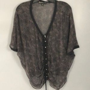 Elizabeth and James top